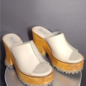 Hey Girl Cream Platform Mules size 9 pre owned Exellent condition